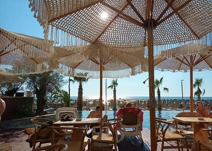 Seaview Haven - Golem, Albania * ゴーレム